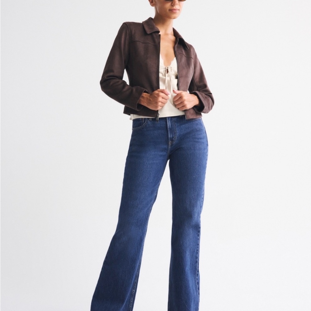 Abercrombie & Fitch Petite Flare Ultra High Rise Dark‎ Wash - Picture 2 of 7
